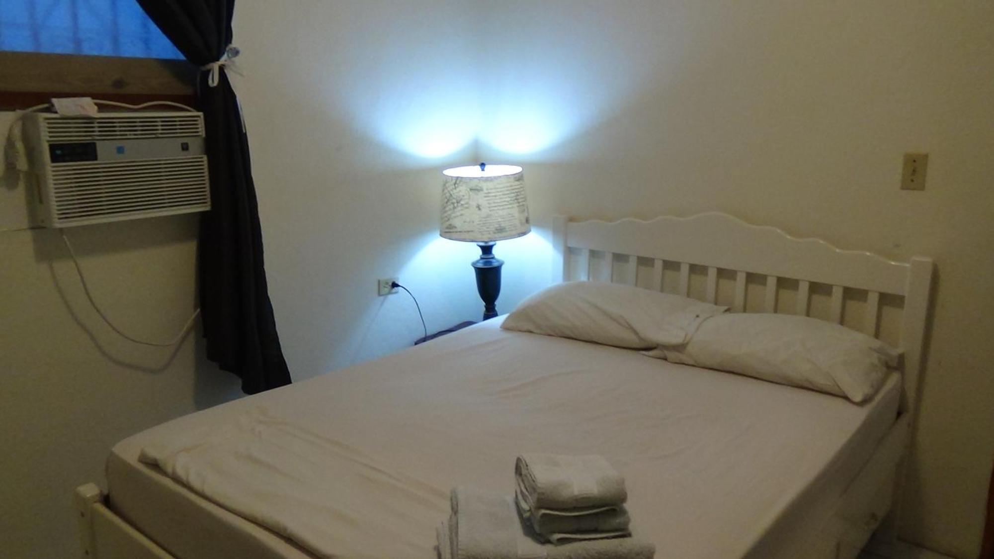 Hacienda Tropical Guest House Бельмопан Номер фото