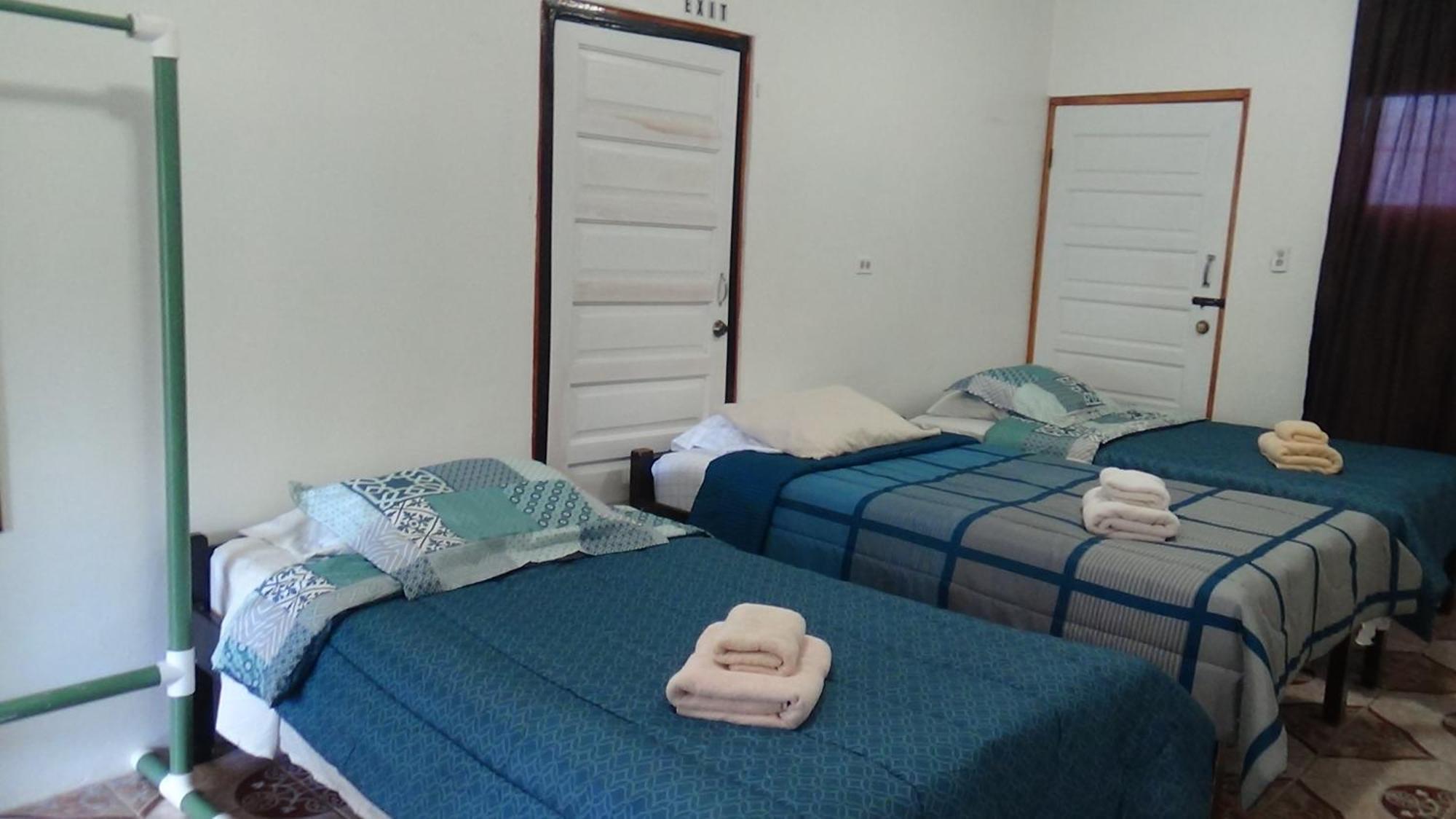 Hacienda Tropical Guest House Бельмопан Экстерьер фото