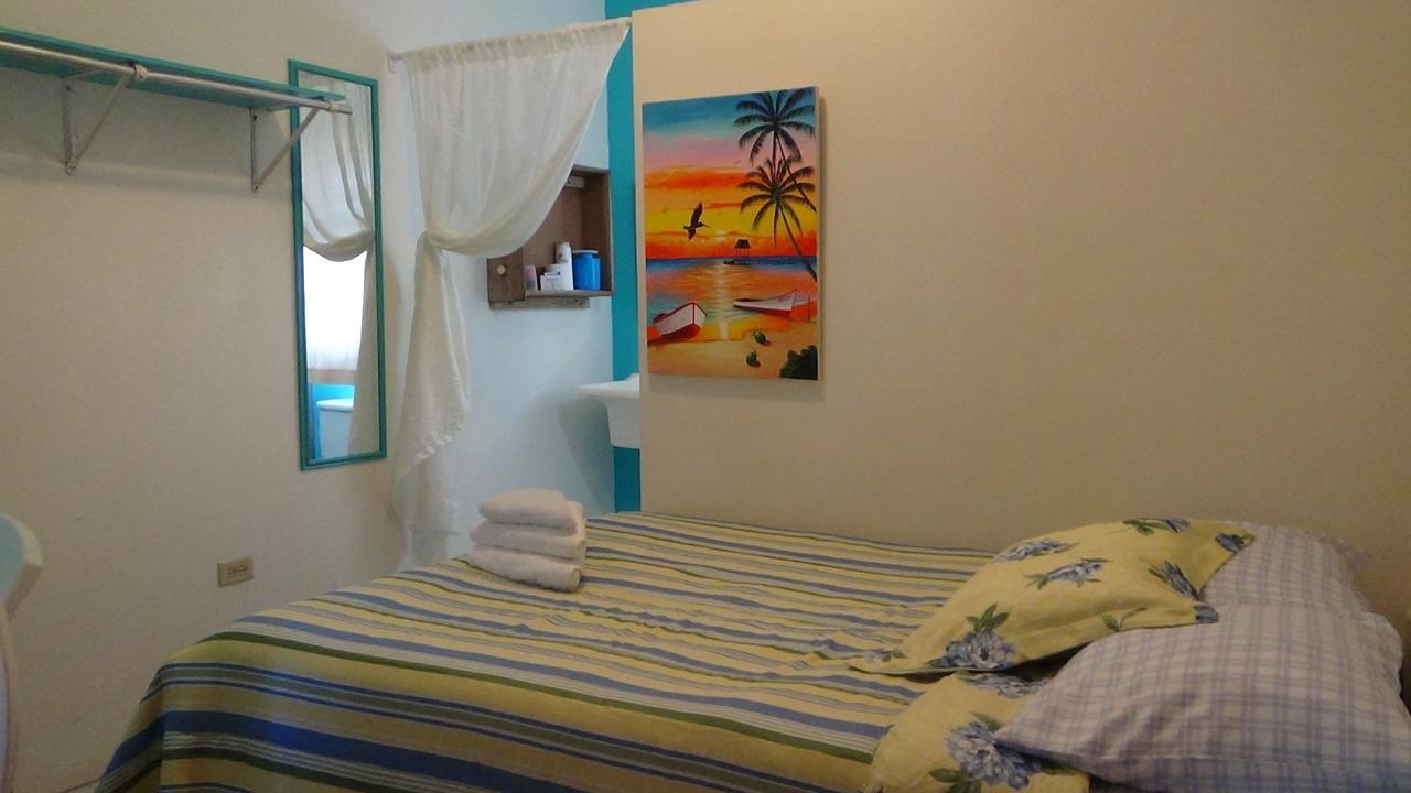 Hacienda Tropical Guest House Бельмопан Экстерьер фото